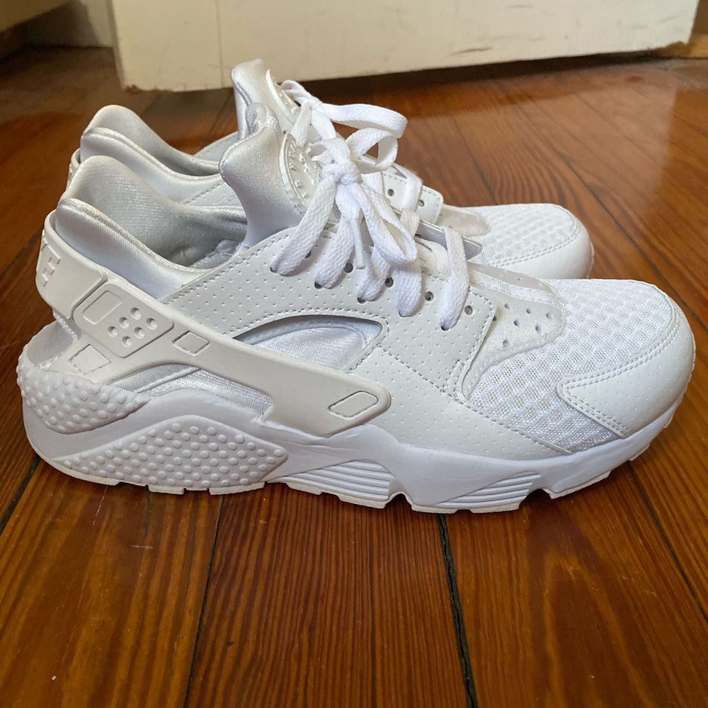 Nike Huraches (All white)